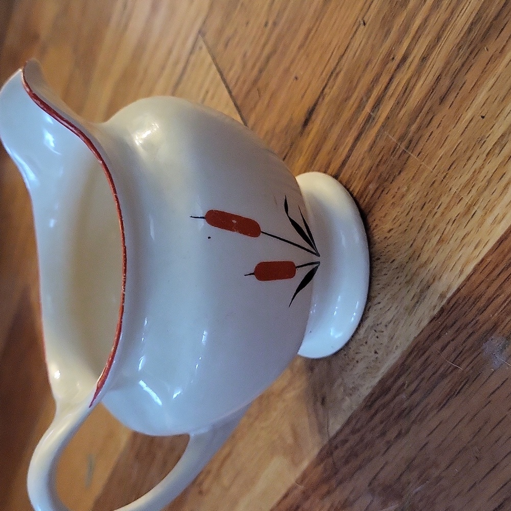 Universal Cambridge Cattail Creamer 3 inch. Vtg Sears and Roebuck